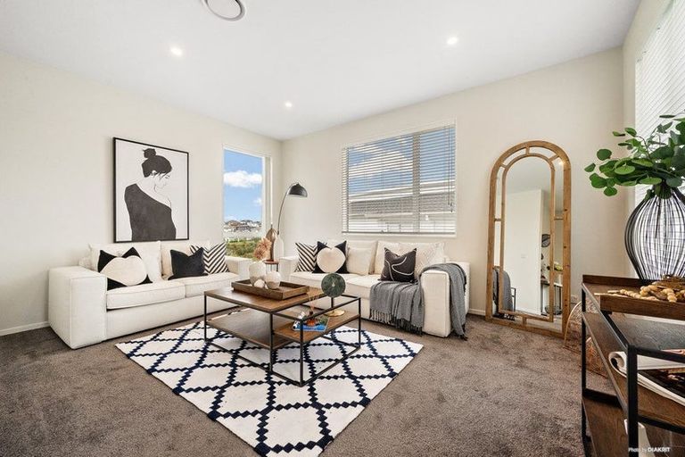 Photo of property in 10 Bine Crescent, Orewa, 0931