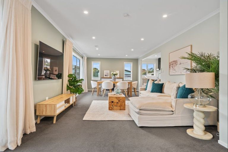 Photo of property in 13e York Crescent, Westown, New Plymouth, 4310