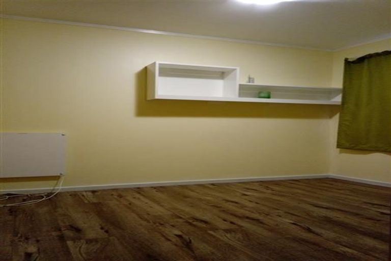 Photo of property in 2/26 Kemp Road, Massey, Auckland, 0614