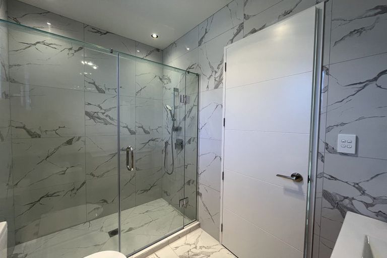 Photo of property in 31 Kuaha Road, Massey, Auckland, 0614