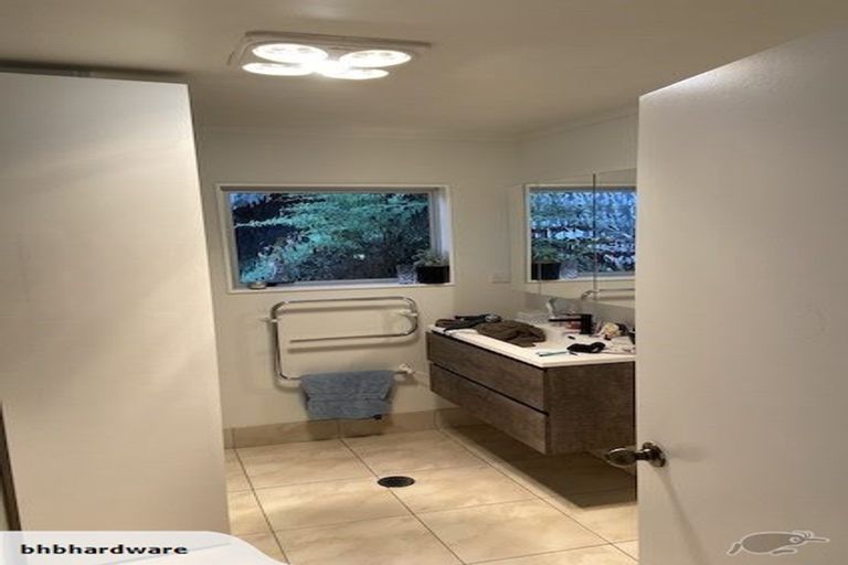 Photo of property in 128 Otitori Bay Road, Titirangi, Auckland, 0604