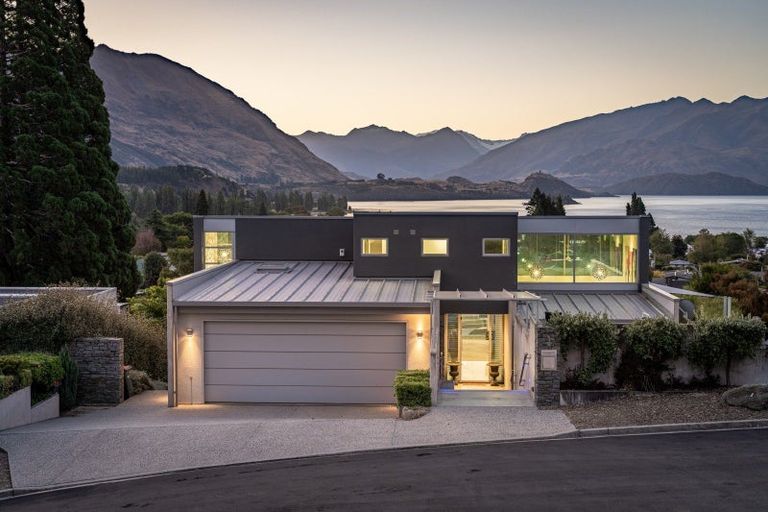 Photo of property in 3 Botting Place, Wanaka, 9305