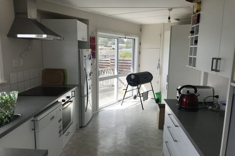 Photo of property in 32 Lynda Avenue, Paparangi, Wellington, 6037