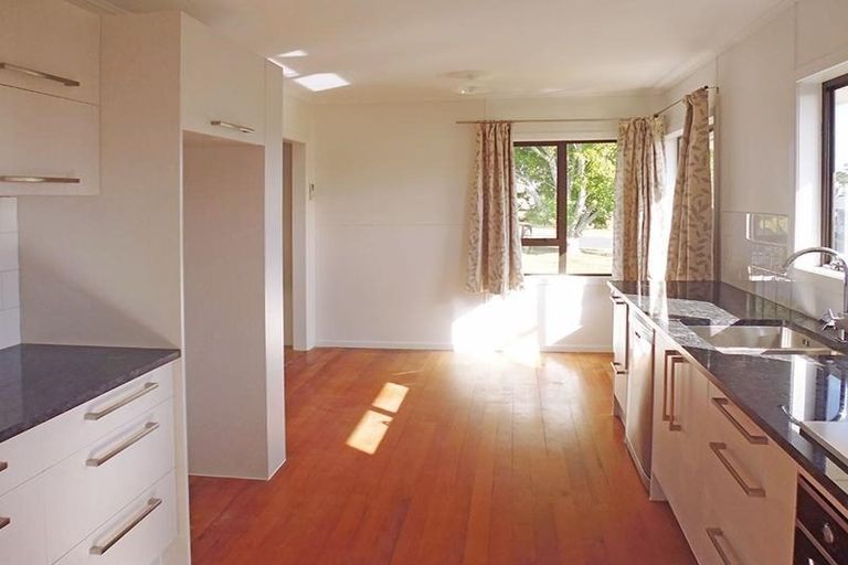 Photo of property in 1/114 Kervil Avenue, Te Atatu Peninsula, Auckland, 0610