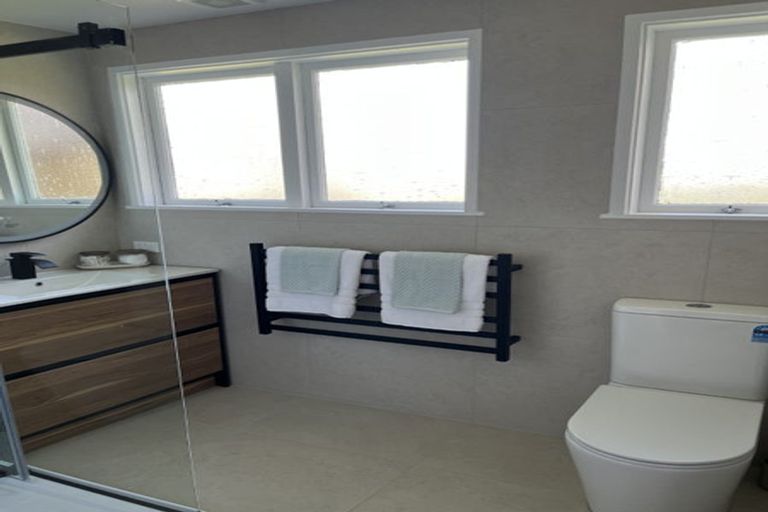 Photo of property in 2/134 Edmonton Road, Te Atatu South, Auckland, 0610