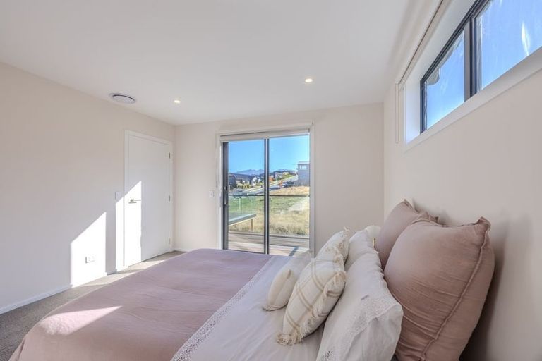 Photo of property in 60 Kirimoko Crescent, Wanaka, 9305