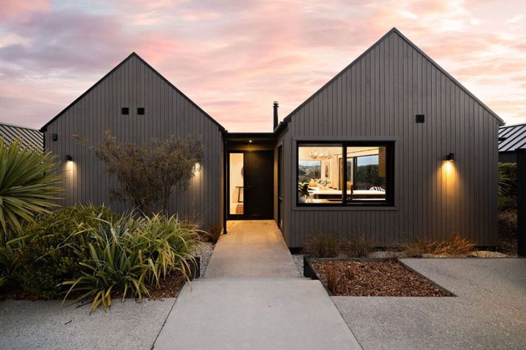 Photo of property in 1 Wanderer Lane, Jacks Point, Queenstown, 9371