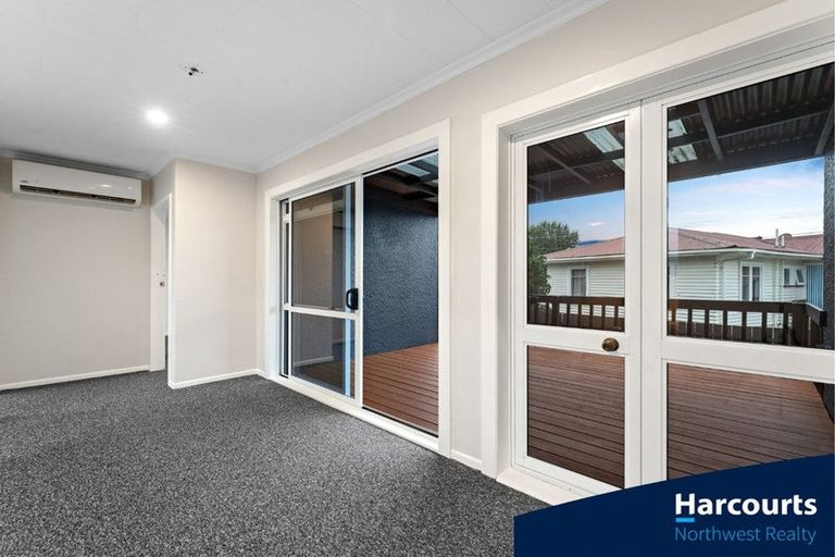 Photo of property in 188 Waimumu Road, Massey, Auckland, 0614