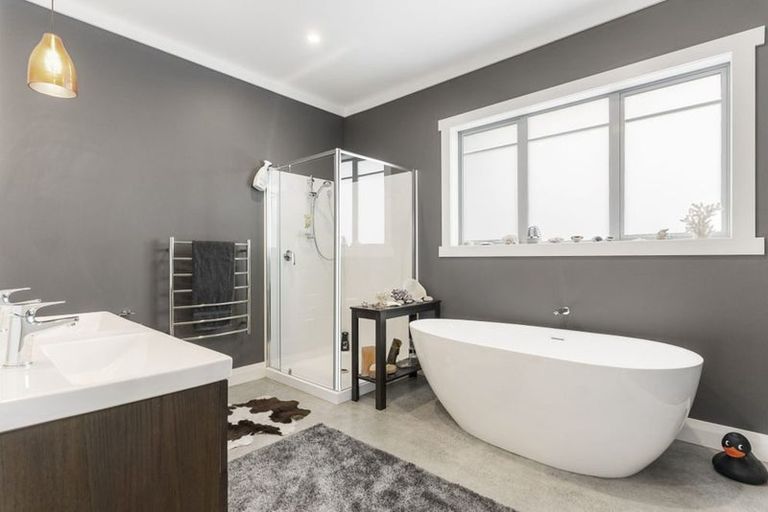 Photo of property in 104 Foster Road, Kumeu, 0891