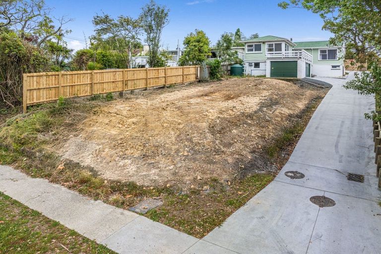 Photo of property in 15a Stottholm Road, Titirangi, Auckland, 0604