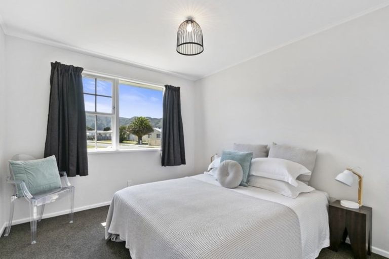 Photo of property in 21 Hamstead Street, Wainuiomata, Lower Hutt, 5014