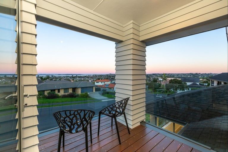 Photo of property in 96 Grovenor Drive, Orewa, 0931