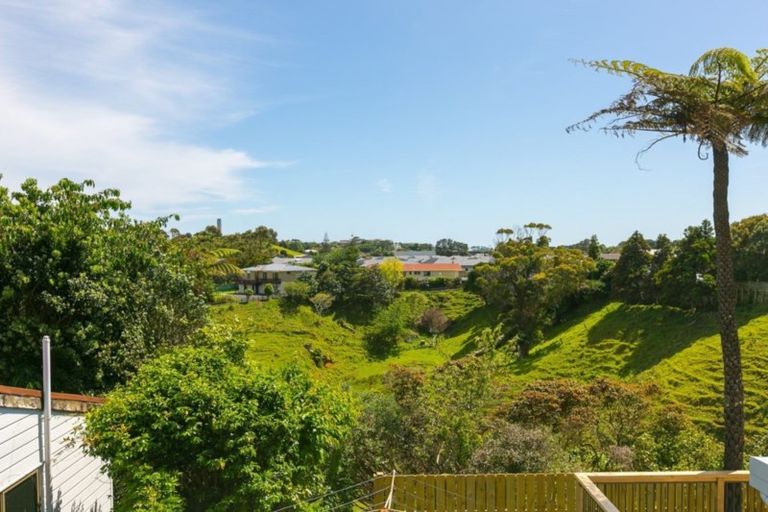 Photo of property in 16 Saint Ives Grove, Whalers Gate, New Plymouth, 4310