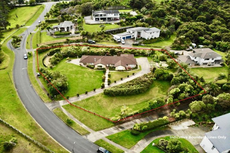 Photo of property in 15 Matheson Road, Red Beach, 0932