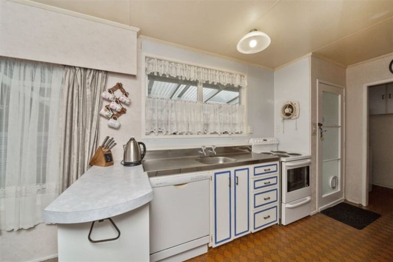 Photo of property in 7 Kamahi Avenue, Hawera, 4610