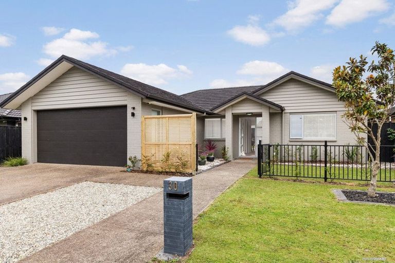 Photo of property in 30 Castellina Drive, Karaka, Papakura, 2113