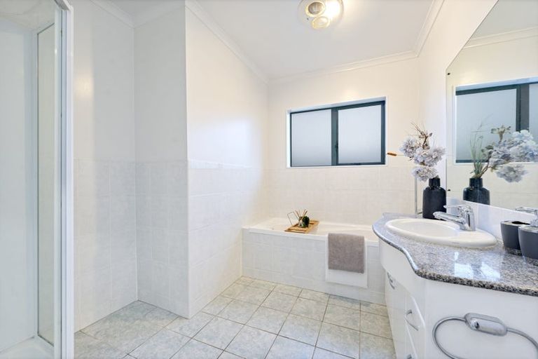 Photo of property in 6 Rosebay Rise, Henderson, Auckland, 0610