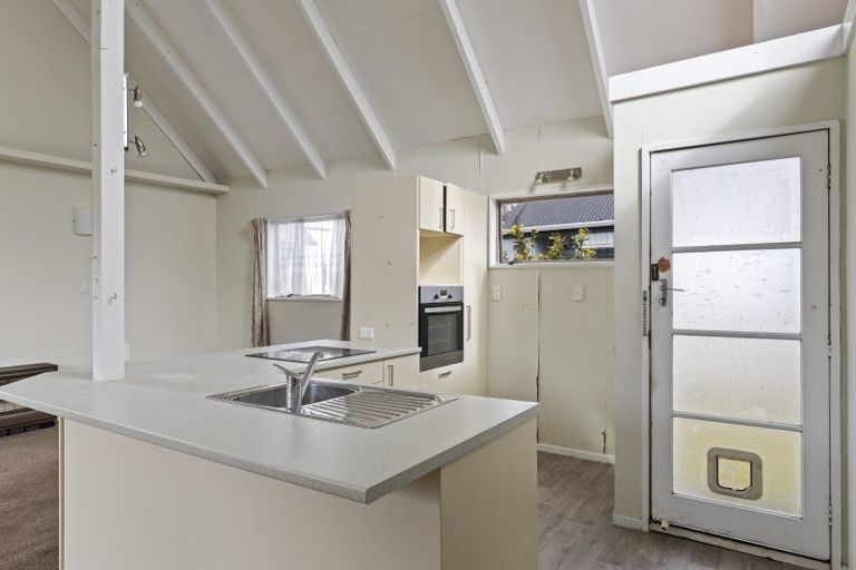 Photo of property in 9a Brierley Place, Marfell, New Plymouth, 4310