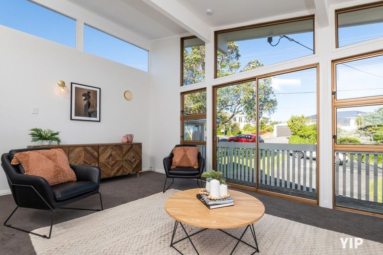 Photo of property in 7 Ruskin Road, Newlands, Wellington, 6037