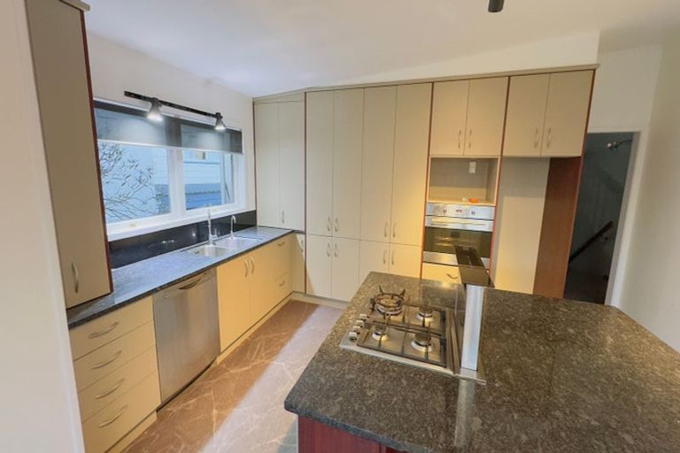 Photo of property in 247 Forrest Hill Road, Forrest Hill, Auckland, 0620