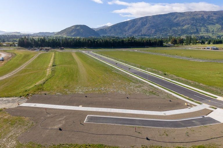 Photo of property in 27 Packer Road, Wanaka, 9382