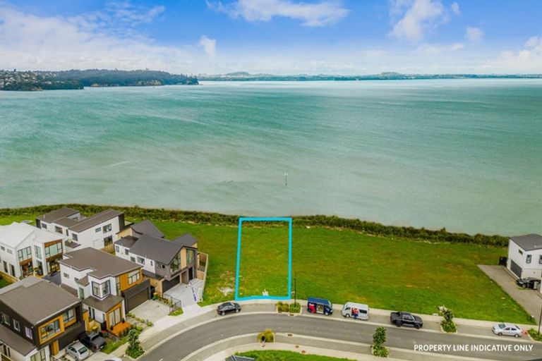Photo of property in 12 Picnic Point Road, Hobsonville, 0616