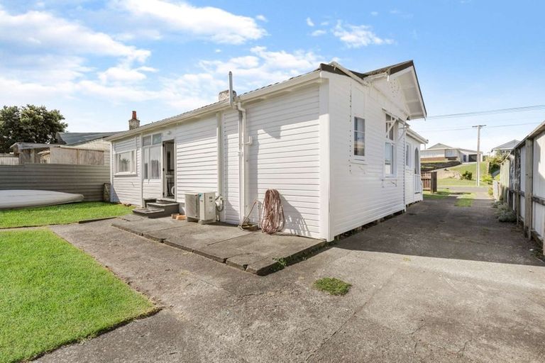 Photo of property in 113 Cornfoot Street, Castlecliff, Whanganui, 4501