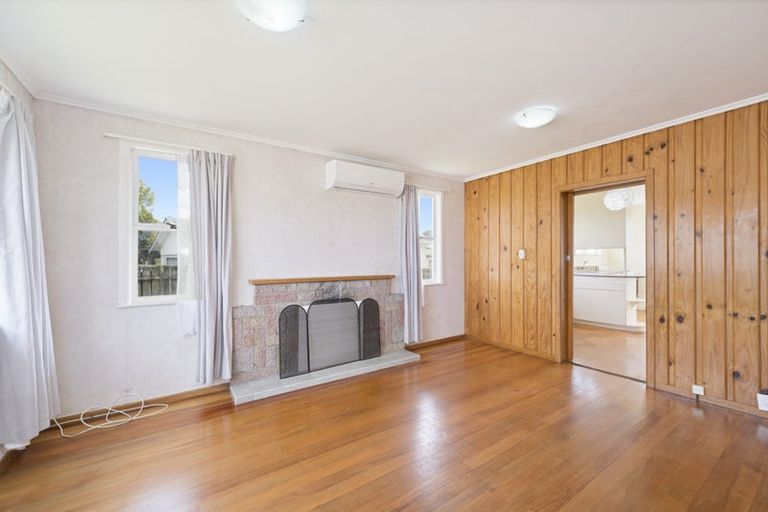 Photo of property in 41 St Leonards Road, Kelston, Auckland, 0602