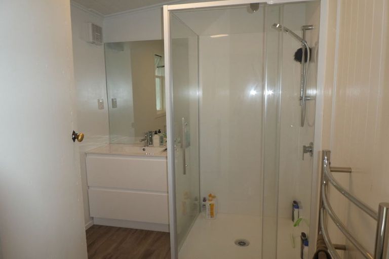 Photo of property in 28 Division Street, Riccarton, Christchurch, 8041