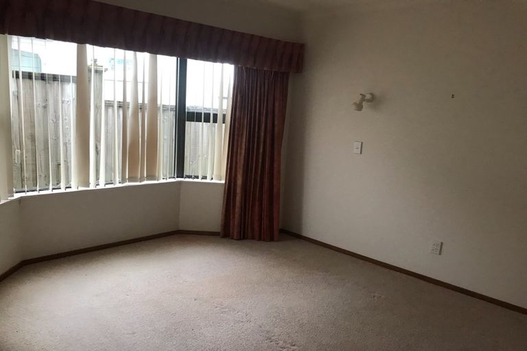 Photo of property in 18 Karamu Street, Te Atatu Peninsula, Auckland, 0610