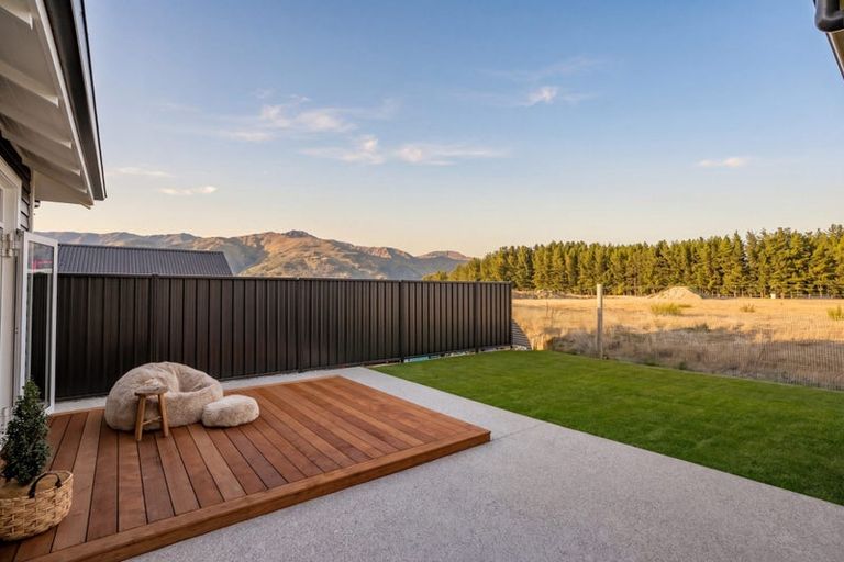 Photo of property in 105 Burdon Loop, Lake Hawea, 9382