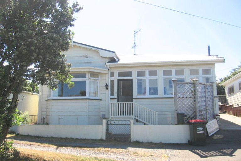 Photo of property in 2/19 West Road, Northland, Wellington, 6012