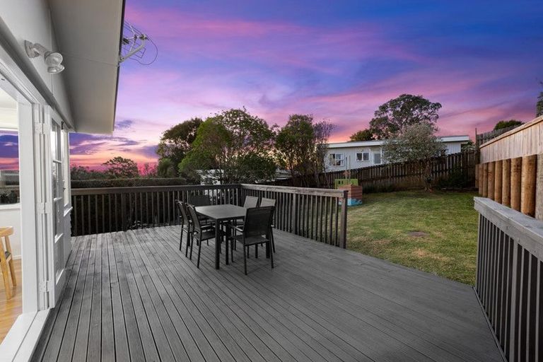 Photo of property in 11 Gatman Street, Birkdale, Auckland, 0626