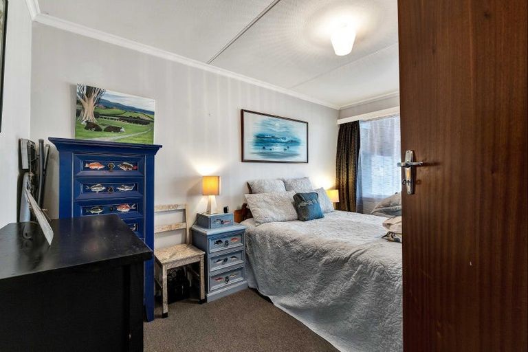 Photo of property in 8 Omata Road, Westown, New Plymouth, 4310