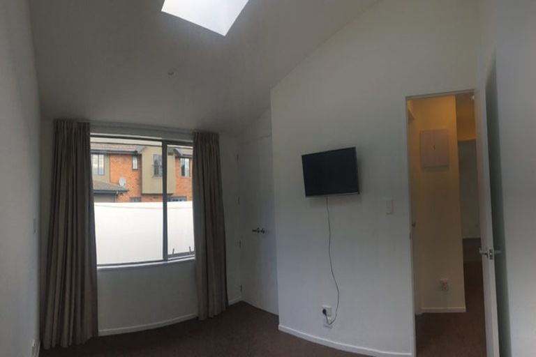 Photo of property in 4/33 Darvel Street, Riccarton, Christchurch, 8011