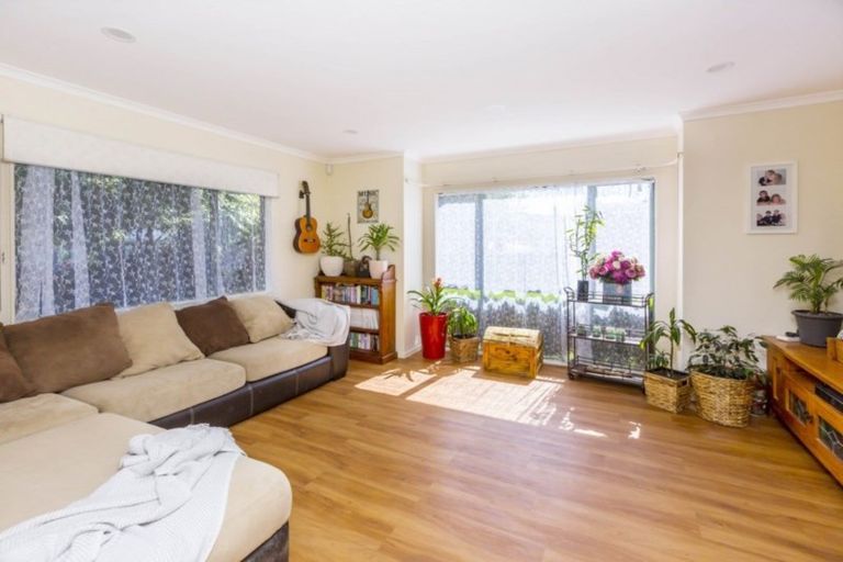 Photo of property in 8 Ronald Scott Grove, Riverstone Terraces, Upper Hutt, 5018