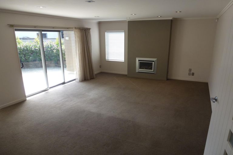 Photo of property in 21 Rosalie Terrace, Kelvin Grove, Palmerston North, 4414