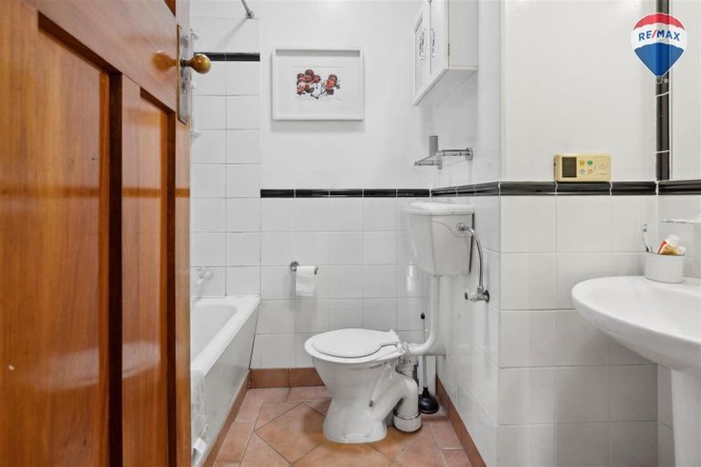 Photo of property in 2/14 Guthrie Street, Waterloo, Lower Hutt, 5011