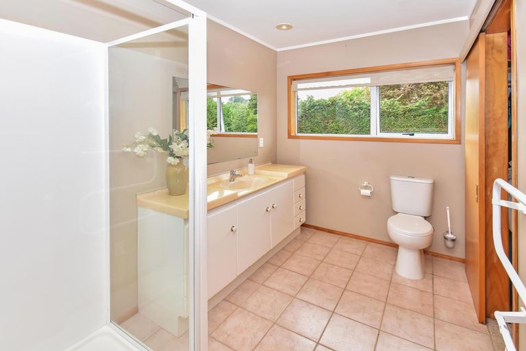 Photo of property in 72 Kauri View Road, Opaheke, Papakura, 2584