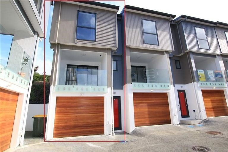 Photo of property in 2 Akeake Lane, Manurewa, Auckland, 2102