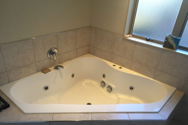 Photo of property in 239 Hill Road, The Gardens, Auckland, 2105