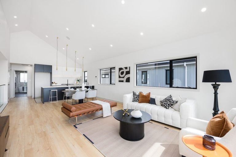 Photo of property in 60 Matangi View Drive, Orewa, 0931