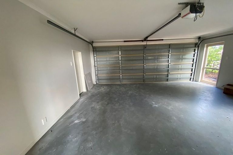 Photo of property in 8 Canary Place, Unsworth Heights, Auckland, 0632