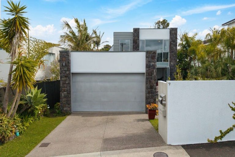 Photo of property in 7 Merani Street, Narrow Neck, Auckland, 0622