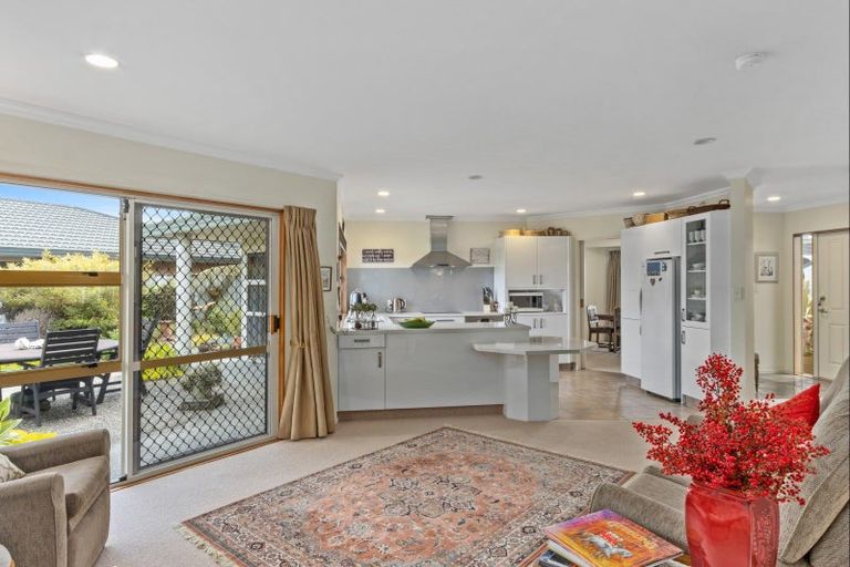 Photo of property in 9 Knightsbridge Place, Taradale, Napier, 4112
