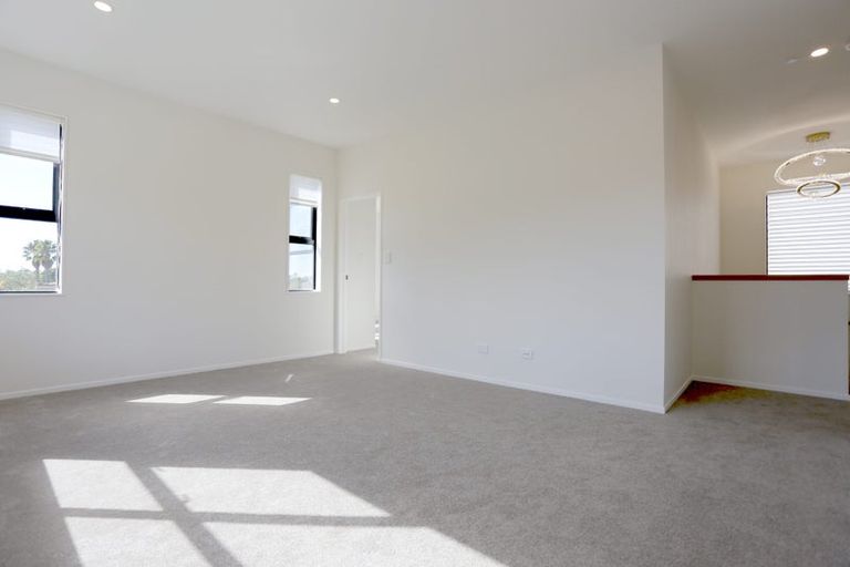 Photo of property in 46 Topliss Drive, Northcross, Auckland, 0632