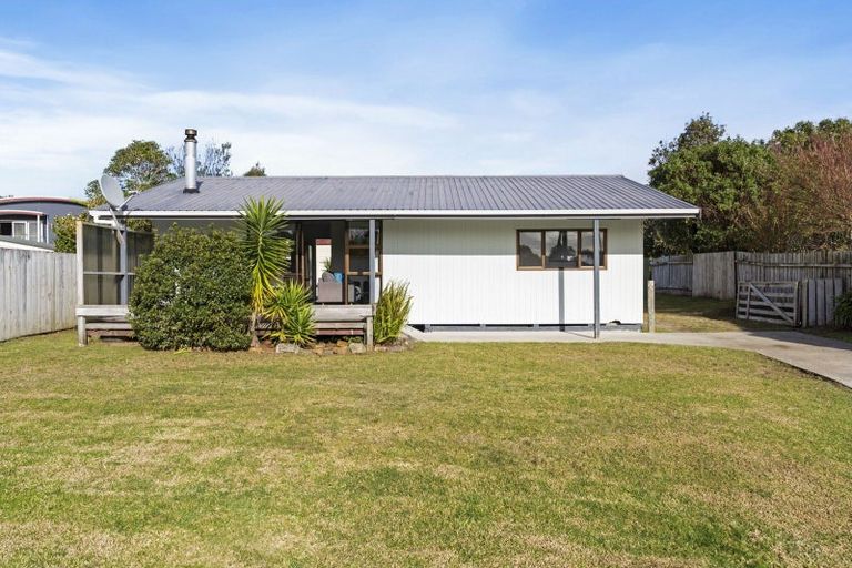 Photo of property in 309 Linton Crescent, Whangamata, 3620