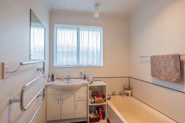 Photo of property in 15 Oriwa Street, Waikanae, 5036