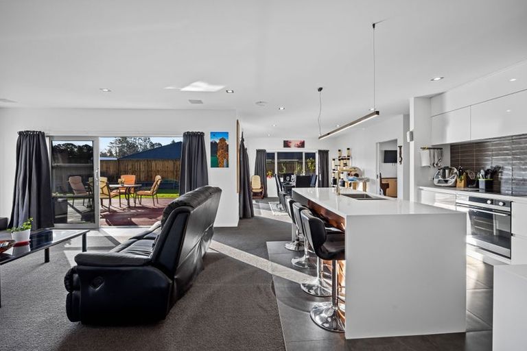 Photo of property in 22 Mercade Close, Stratford, 4332