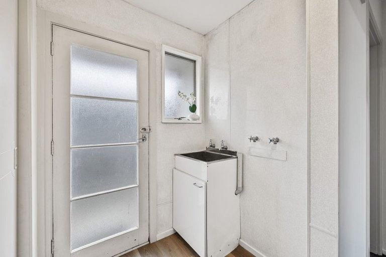 Photo of property in 28 Sawtell Place, Northcote, Christchurch, 8052